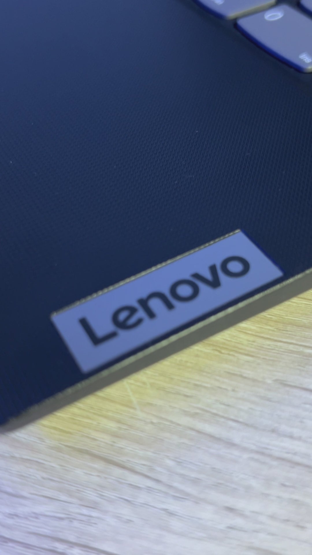 Notebook Lenovo V15 G2 (Pantalla 15.6", Core i7 de 11° Generación, 16GB DDR4, 512GB NVMe, Teclado Español, Windows 11 Pro) Reacondicionado